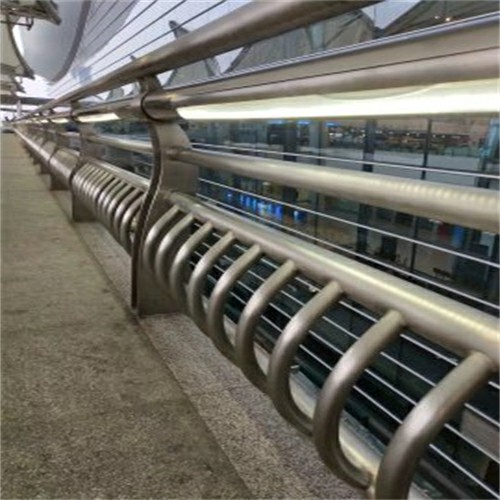 安丘304不銹鋼復合管橋梁護欄多少錢一米