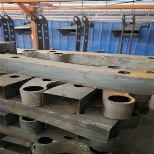 泉州不銹鋼復(fù)合管護(hù)欄價格合理復(fù)合管欄桿	