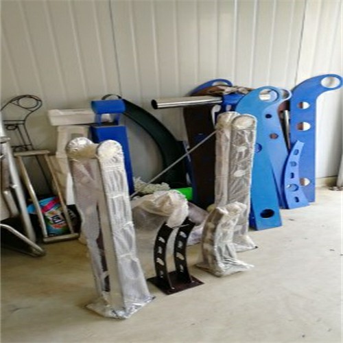 昌都不銹鋼防撞護(hù)欄天橋護(hù)欄河道景觀護(hù)欄