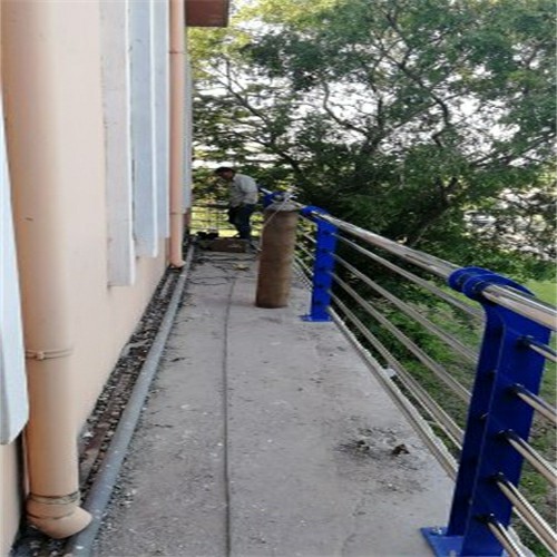 臨沂碳素復(fù)合管護(hù)欄優(yōu)惠報(bào)價(jià)