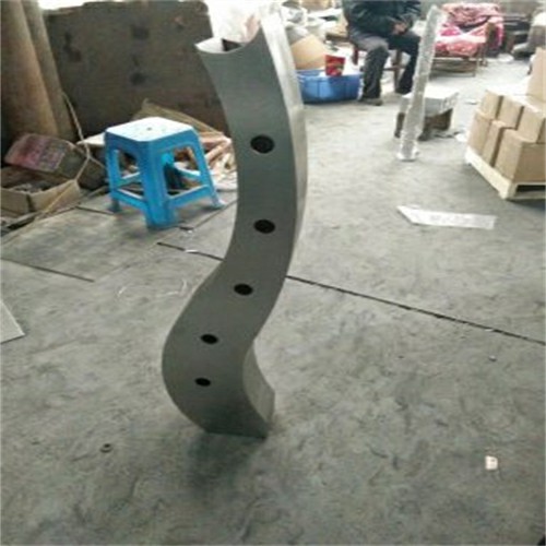 定西碳素復(fù)合管護(hù)欄	找宏達(dá)友源金屬制品有限公司