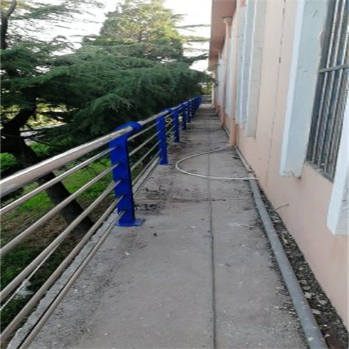 阿拉善碳素復(fù)合管護(hù)欄廠家直銷