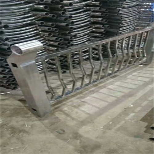 荊門不銹鋼復(fù)合管護(hù)欄制造廠家噴塑立柱