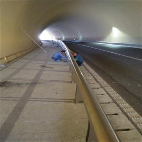 內(nèi)江不銹鋼橋梁護(hù)欄天橋護(hù)欄不銹鋼復(fù)合管市政欄桿