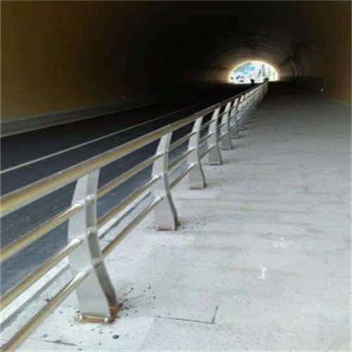 榆林賣(mài)不銹鋼碳素復(fù)合管	的基地