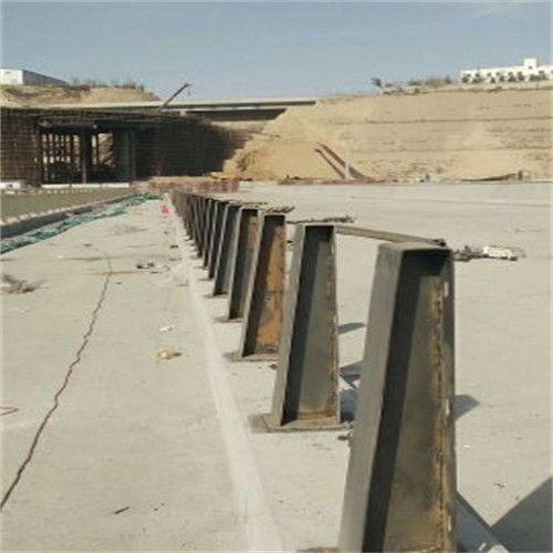 臨清不銹鋼碳素鋼復(fù)合管欄桿廠家直接聯(lián)系