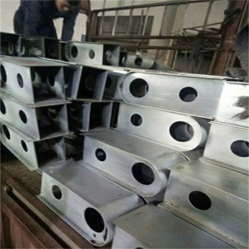 邯鄲不銹鋼道路防撞護(hù)欄城市護(hù)欄不銹鋼復(fù)合管河邊欄桿