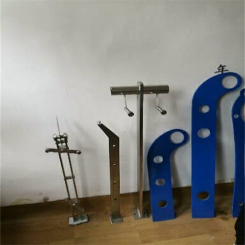 鋼背木護(hù)欄