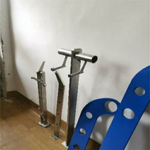 池州河北不銹鋼復(fù)合管護(hù)欄應(yīng)用范圍廣