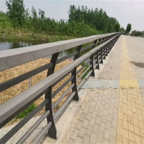 新泰不銹鋼復(fù)合管河道護(hù)欄生產(chǎn)廠家