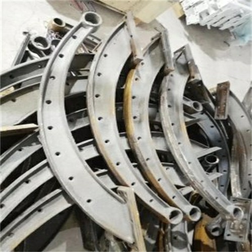 鶴壁不銹鋼復(fù)合管欄桿不銹鋼碳素鋼復(fù)合管護(hù)欄價(jià)格不銹鋼復(fù)合管河邊欄桿