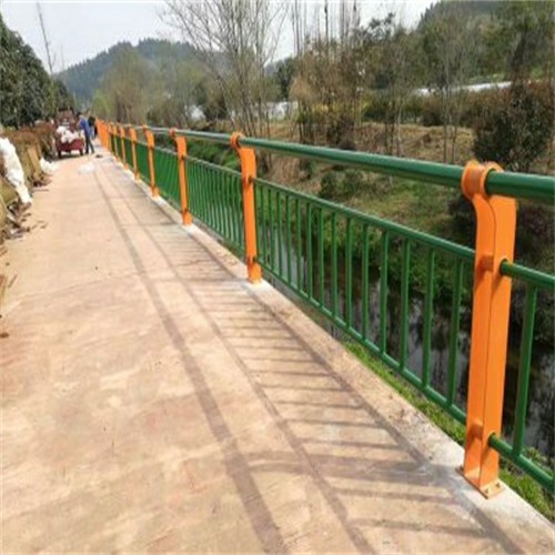 瀘州不銹鋼復(fù)合管護欄廠家	廠家現(xiàn)貨