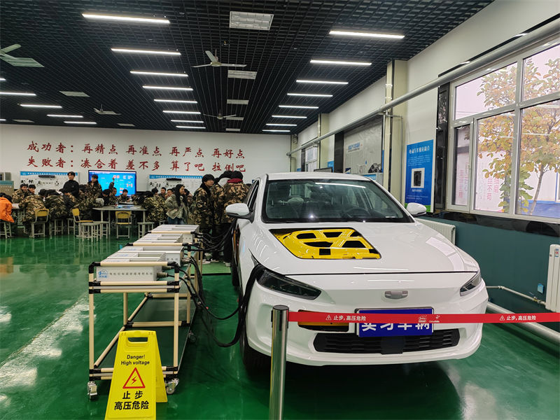 本地的虎振汽修學(xué)校男生學(xué)什么好