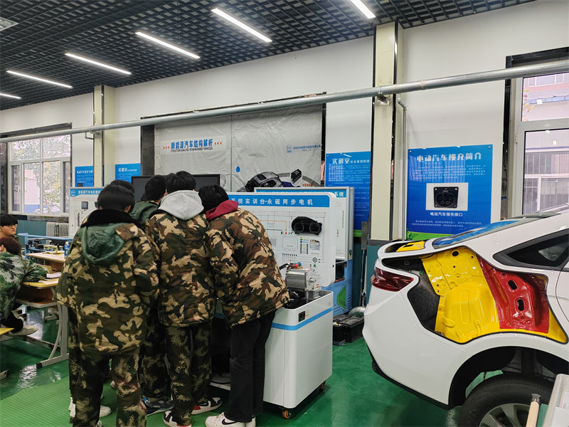 衡水家門口的新能源維修技師培訓(xùn)男生學(xué)啥專業(yè)