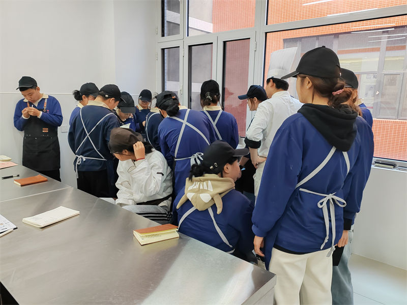 秦皇島專業(yè)的成人西點(diǎn)速成班創(chuàng)業(yè)可扶持