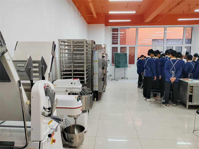 固安烘焙培訓(xùn)甜點(diǎn)培訓(xùn)裱花培訓(xùn)西點(diǎn)烘焙培訓(xùn)學(xué)校哪家好