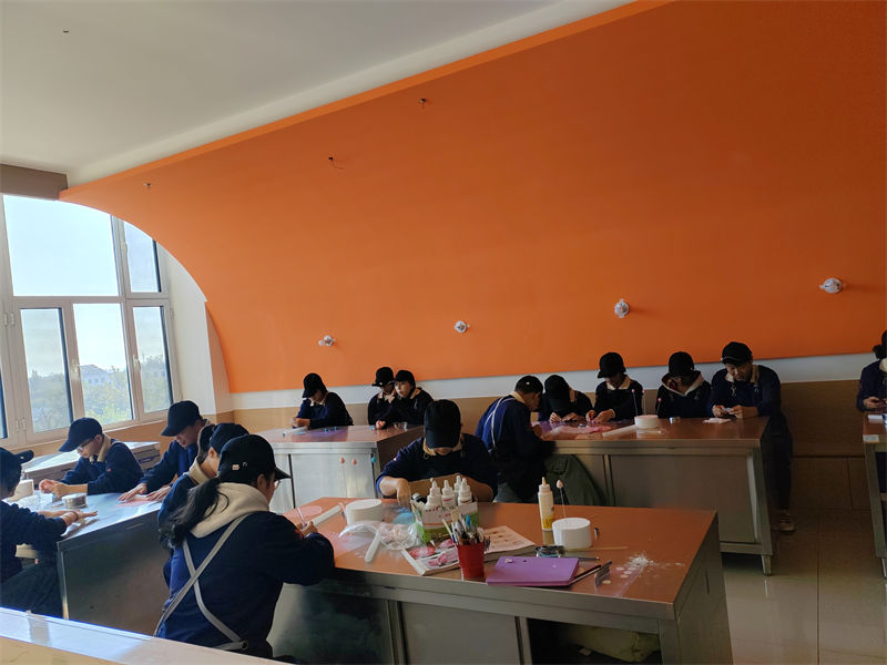 順平哪里能學(xué)糕點烘焙技術(shù)生日蛋糕烘焙培訓(xùn)技校