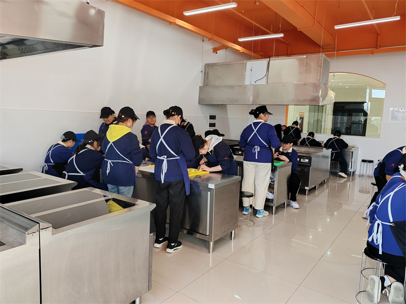 學(xué)西點(diǎn)烘焙來虎振技校|哪里能學(xué)中西糕點(diǎn)裱花|