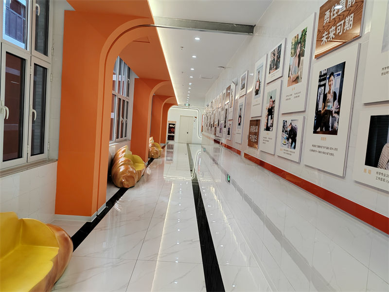 哪個(gè)技校有西點(diǎn)裱花專(zhuān)業(yè)學(xué)西點(diǎn)烘焙來(lái)虎振學(xué)校