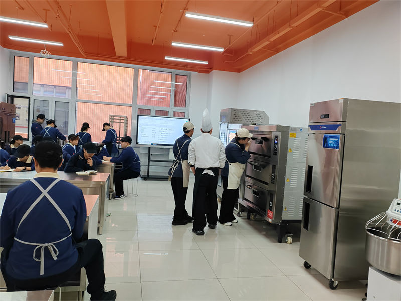 張家口家門口的網(wǎng)紅西點培訓(xùn)女孩學(xué)啥專業(yè)