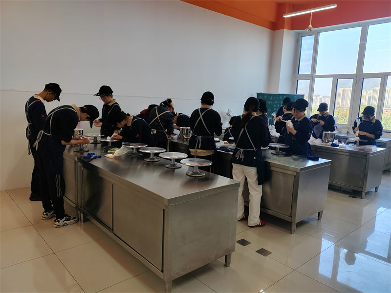 手把手教學(xué)烘焙培訓(xùn)學(xué)校|西點(diǎn)培訓(xùn)糕點(diǎn)培訓(xùn)