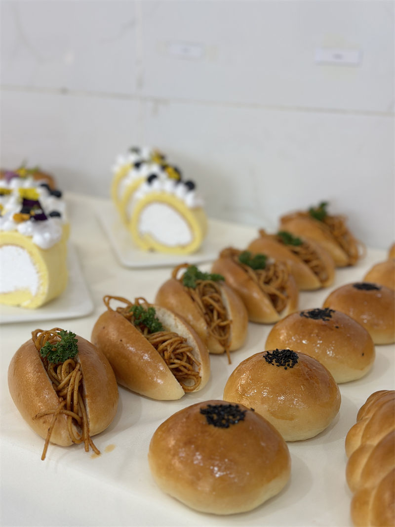 哪里能學(xué)糕點(diǎn)烘焙技術(shù)哪里能學(xué)烘焙裱花甜點(diǎn)學(xué)面點(diǎn)面食制作多少錢(qián)