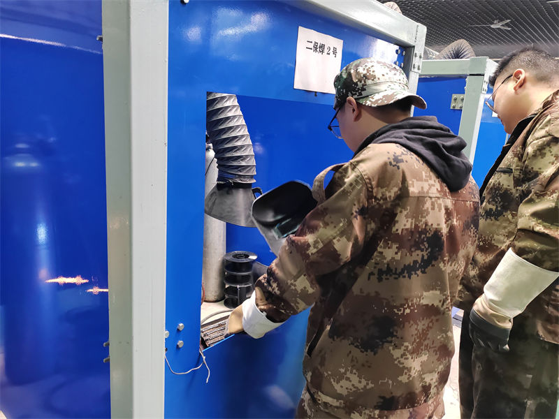 張家口初中畢業(yè)學電氣焊培訓哪個學校好