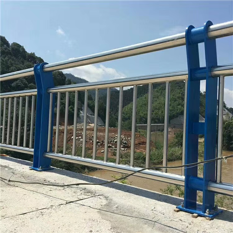 防撞橋梁道路燈光護(hù)欄專業(yè)定做