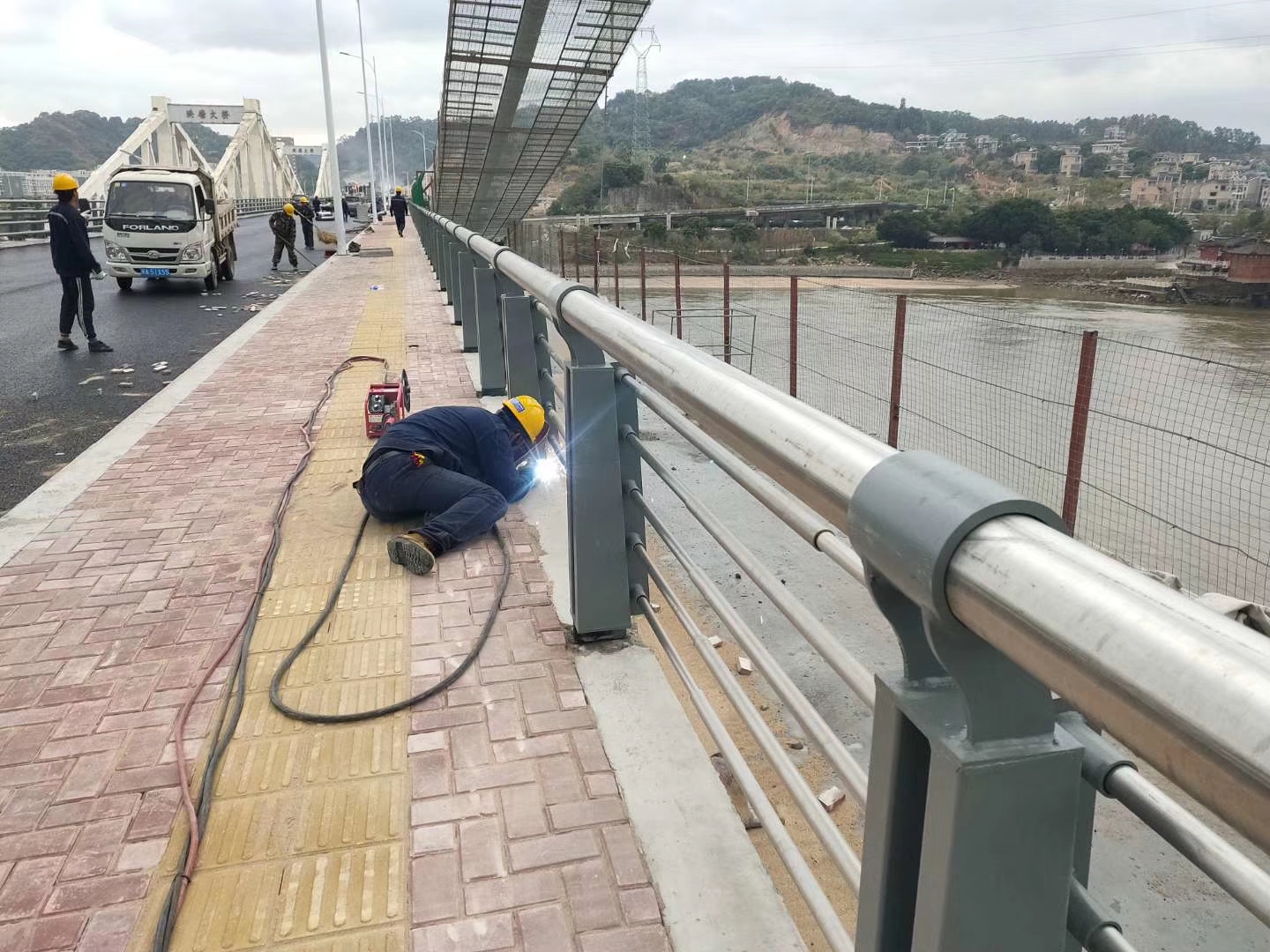 茂名護欄-鋁合金護欄來電咨詢