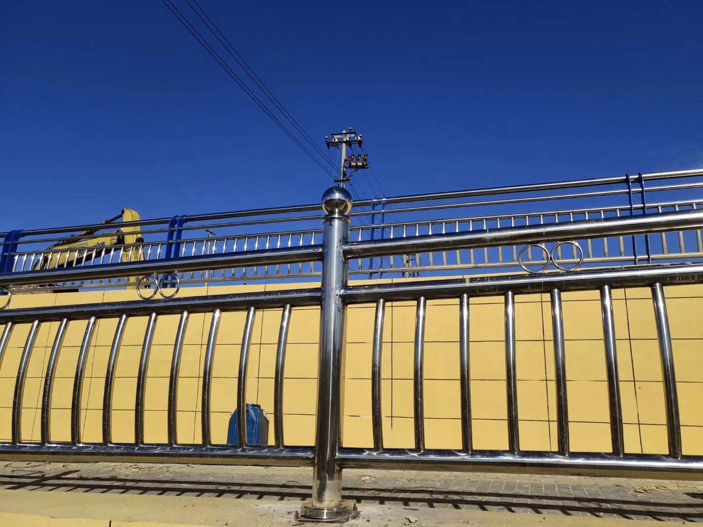 橋面護(hù)欄供應(yīng)廠家