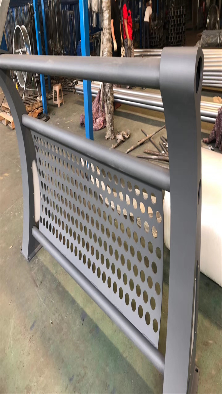 生產(chǎn)不銹鋼碳素鋼復(fù)合管設(shè)計生產(chǎn)