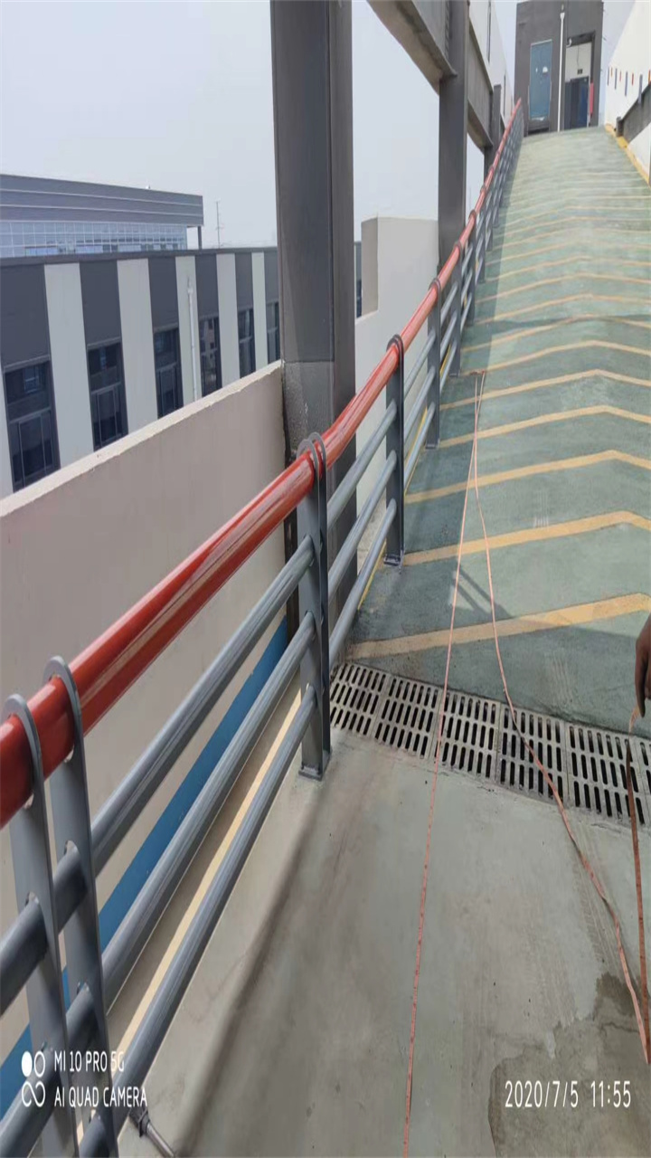 護(hù)欄旋轉(zhuǎn)護(hù)欄多種規(guī)格可選