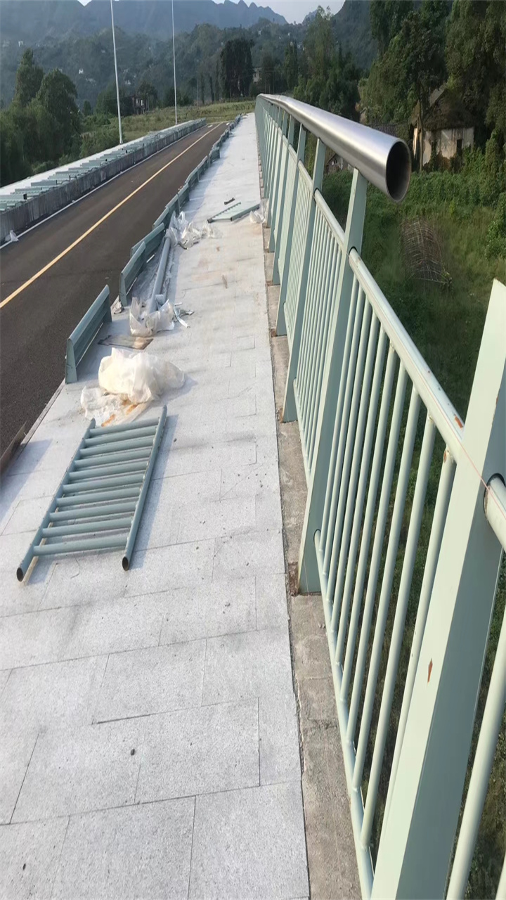 生產(chǎn)不銹鋼碳素鋼復(fù)合管設(shè)計生產(chǎn)