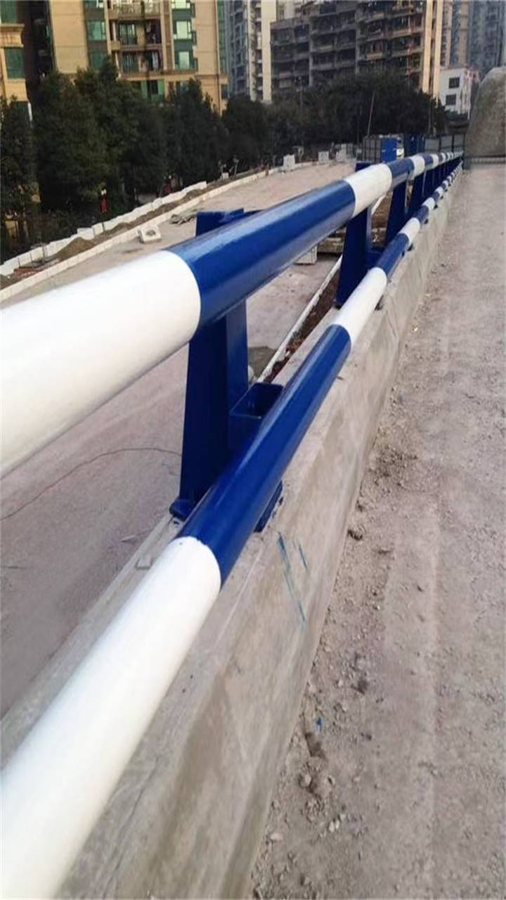 護(hù)欄,不銹鋼復(fù)合管品質(zhì)可靠