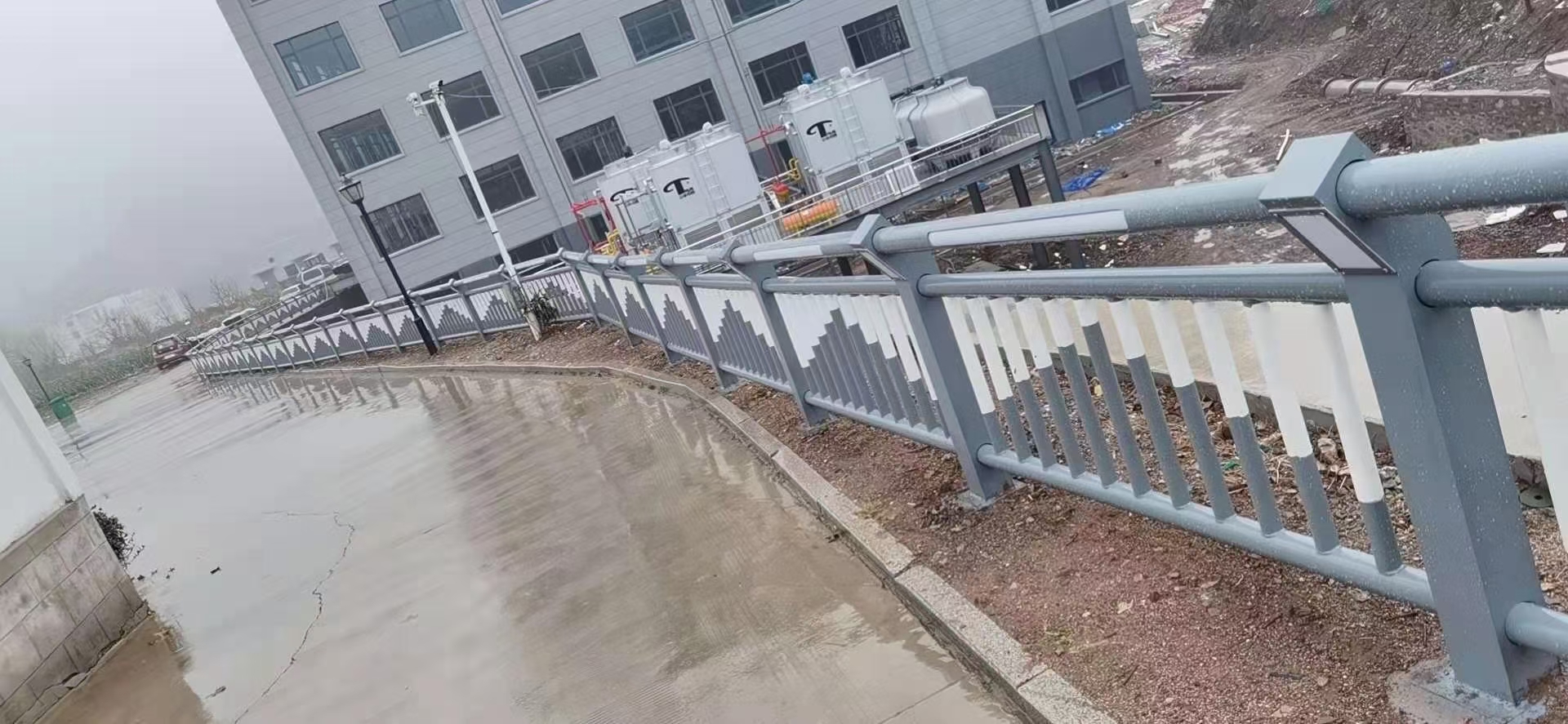 304不銹鋼復(fù)合管護(hù)欄廠家現(xiàn)貨