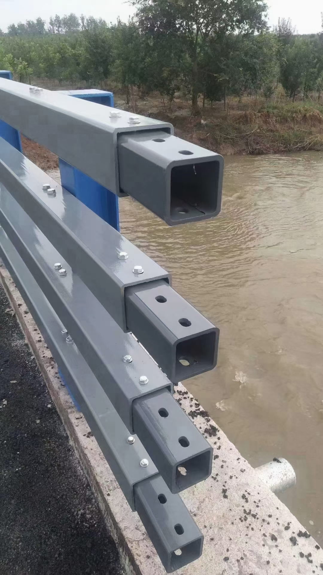 連云港不銹鋼復(fù)合管天橋護欄靠譜廠家