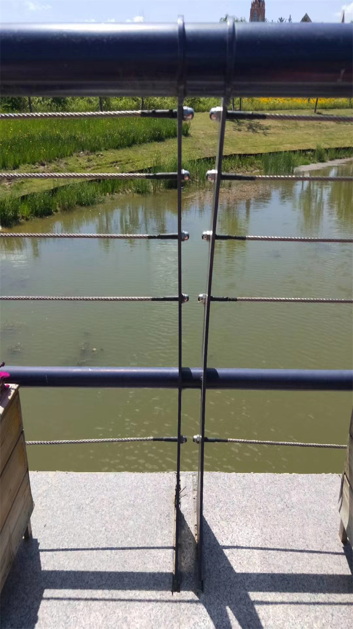 304不銹鋼復(fù)合管護(hù)欄價(jià)格