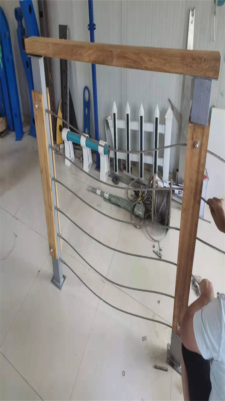 華寧護欄,燈光護欄批發(fā)價格