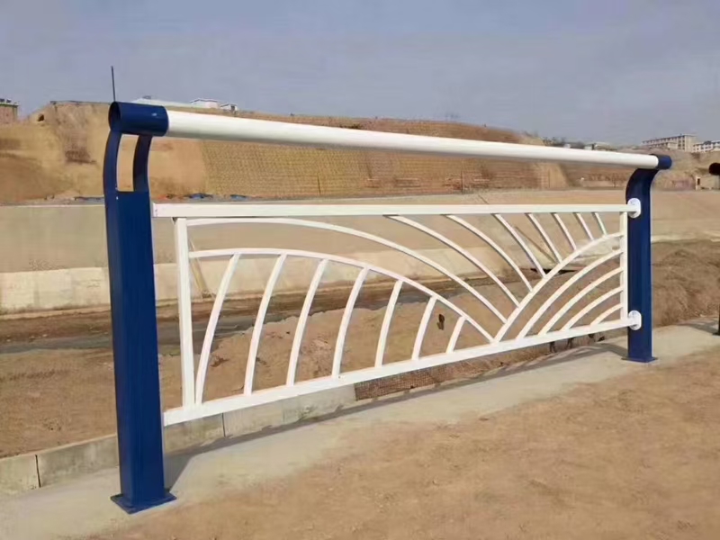 304不銹鋼復(fù)合管護(hù)欄價(jià)格