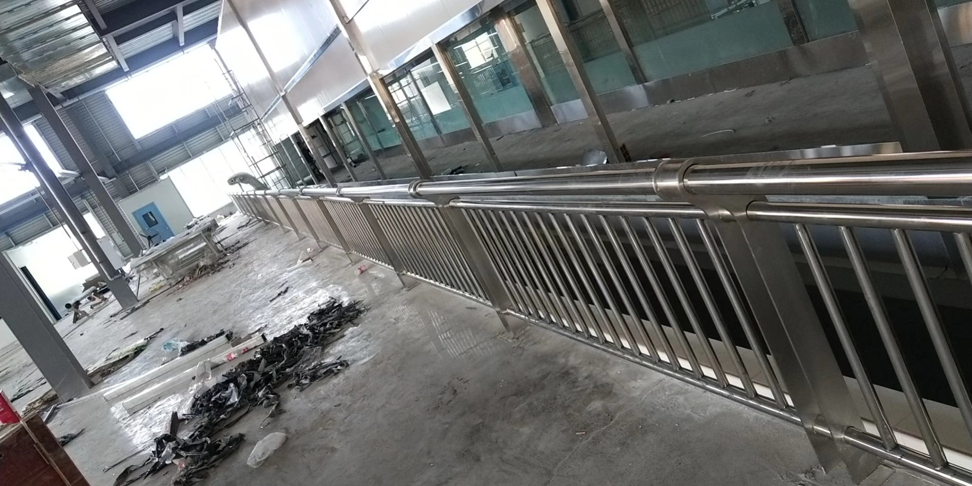 巴中護欄氟碳噴涂鋼管護欄精致工藝