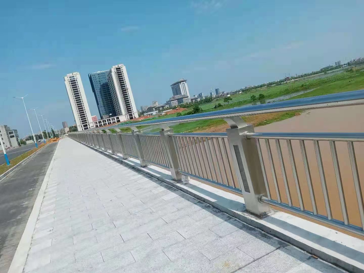 崇左不銹鋼復合管護欄生產(chǎn)基地