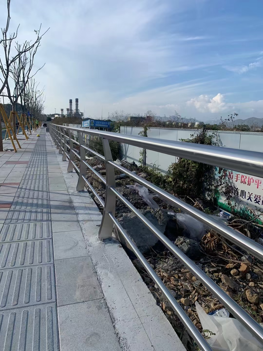 木紋轉(zhuǎn)印不銹鋼護(hù)欄批發(fā)價(jià)