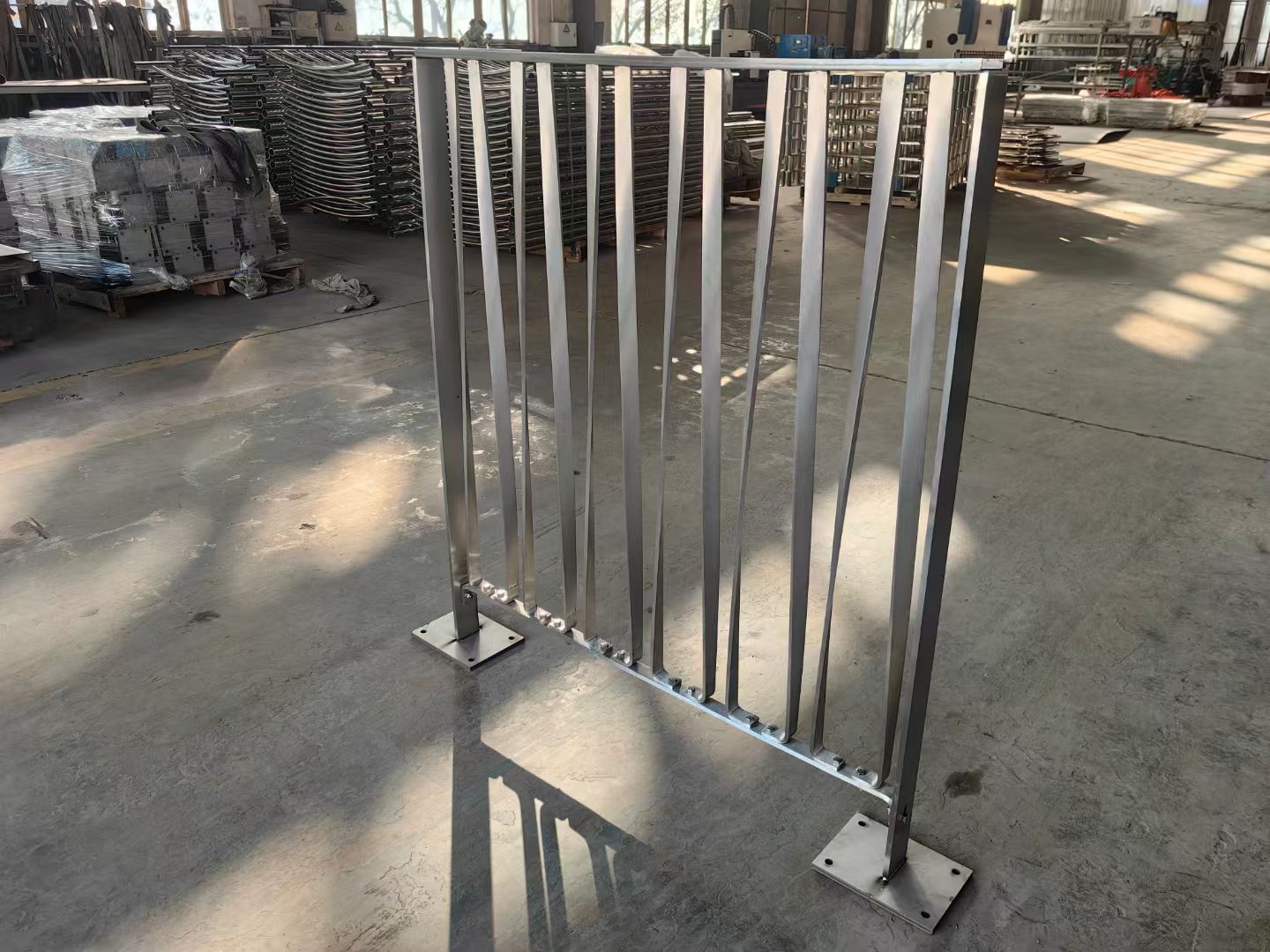 橋梁不銹鋼復(fù)合管護(hù)欄訂制