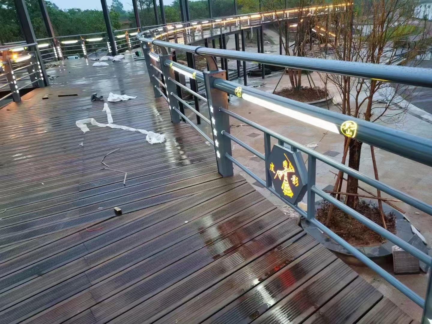 柳州不銹鋼復(fù)合管人行道護欄本地廠家