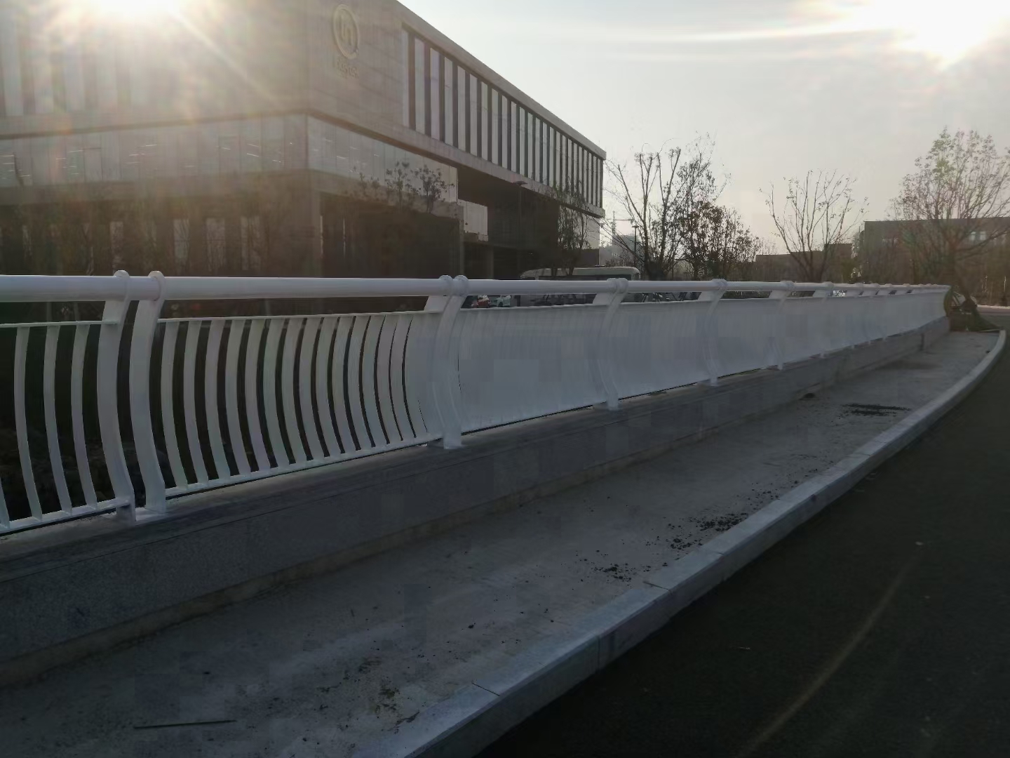 不銹鋼橋梁護欄價格實惠