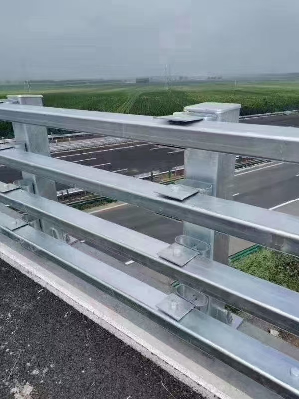 鶴壁氟碳噴涂防撞橋梁護(hù)欄現(xiàn)貨報(bào)價(jià)