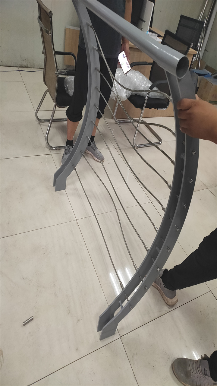 烏蘭察布不銹鋼絲繩護欄10年經(jīng)驗