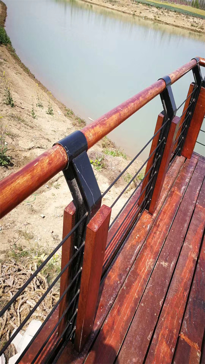 烏魯木齊不銹鋼鋼絲繩欄桿工廠直銷