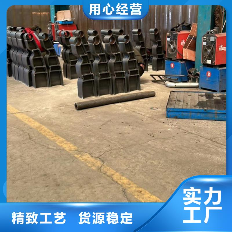 不銹鋼復(fù)合管旋轉(zhuǎn)護(hù)欄專注產(chǎn)品質(zhì)量與服務(wù)滿足客戶所需
