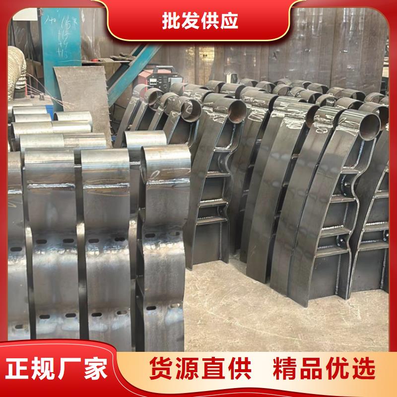 交通護(hù)欄隔離欄現(xiàn)貨供應(yīng)專業(yè)生產(chǎn)團(tuán)隊(duì)